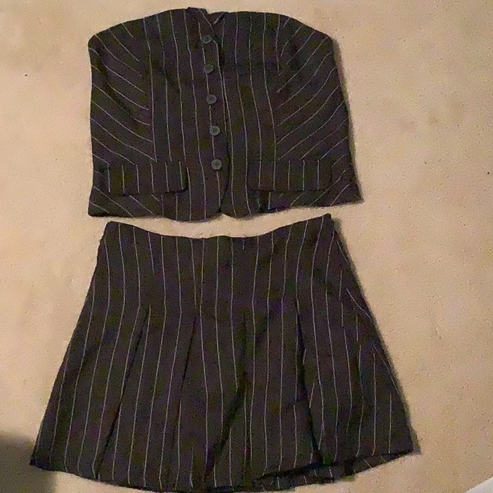 2-piece Kirious pinstriped miniskirt with built in shorts / half vest
